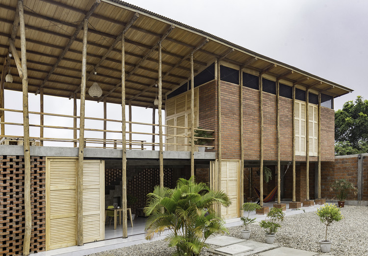 Casa Zancos  / Natura Futura Arquitectura - Fijación Vigas, Patio interior