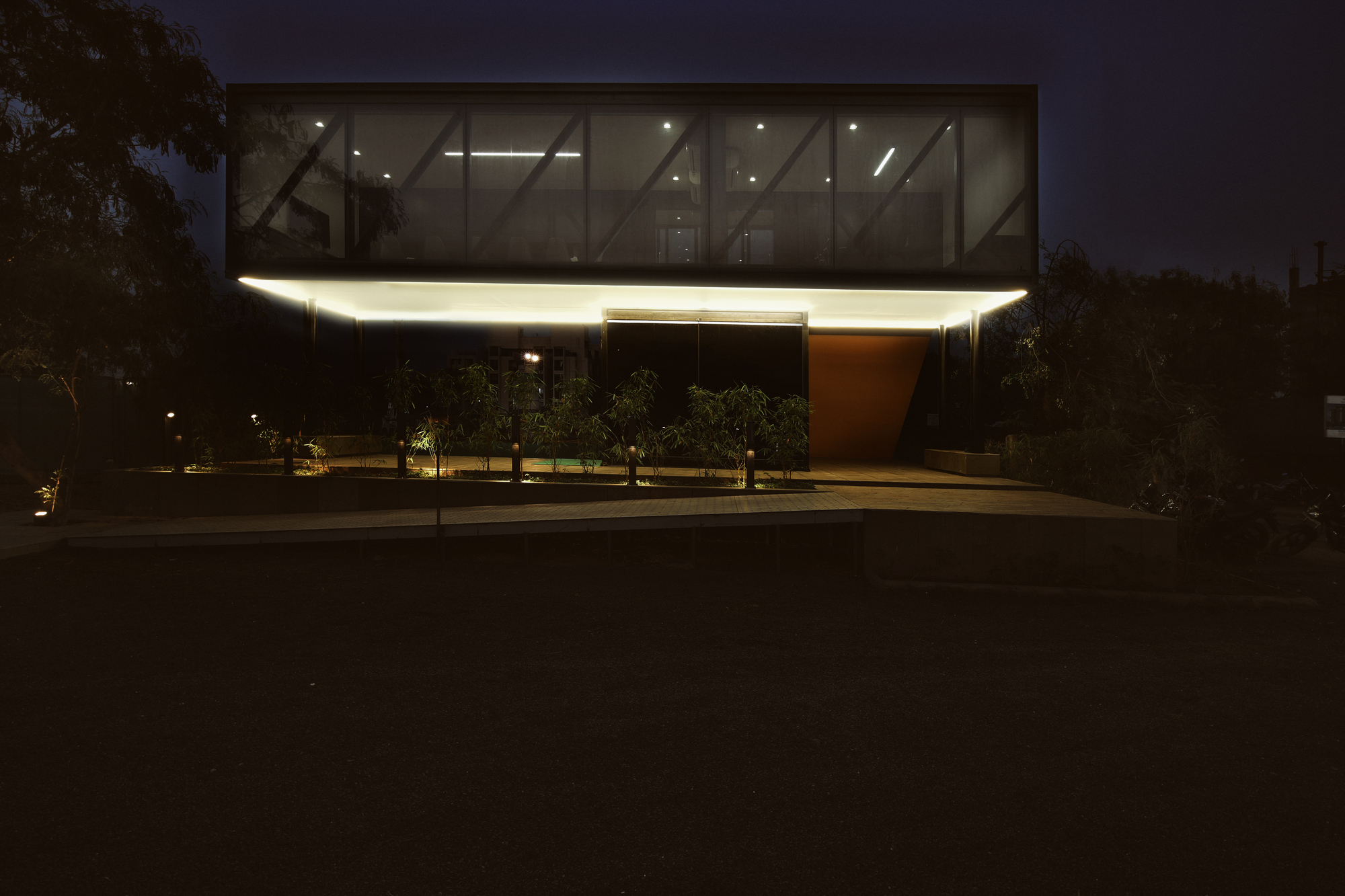Gallery of Yellow Box Office / FLXBL Design Consultancy - 11