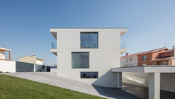 Casa Aguçadoura / Raulino Silva Arquitecto