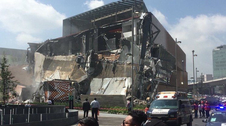 Se derrumba en México una parte del proyecto Plaza Artz Pedregal de Sordo Madaleno Arquitectos, vía Twitter