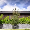 Cascading Courts  / HYLA Architects - Casas