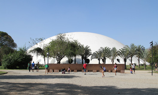 AD Classics: The Architecture of Ibirapuera Park / Oscar Niemeyer AD Classics: The Architecture of Ibirapuera Park / Oscar Niemeyer - Image 2 of 34