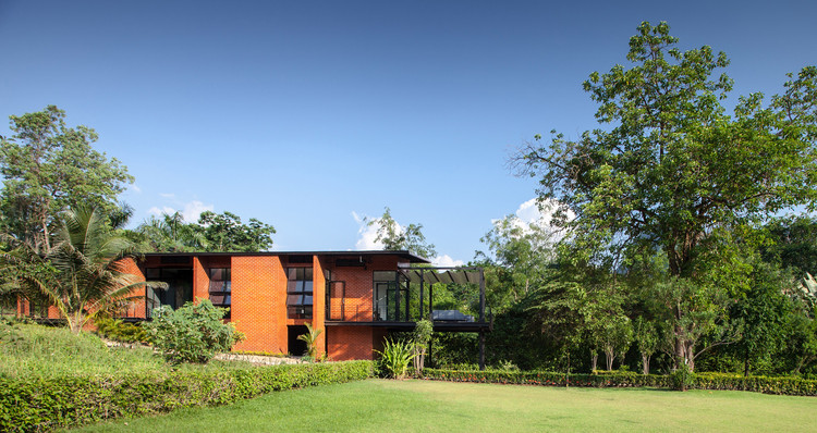 Kanchanaburi House  / Anghin Architecture - Windows, Garden