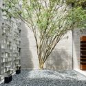 Historias intermedias / HYLA Architects - Interiores De Casas