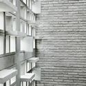 Historias intermedias / HYLA Architects - Interiores De Casas