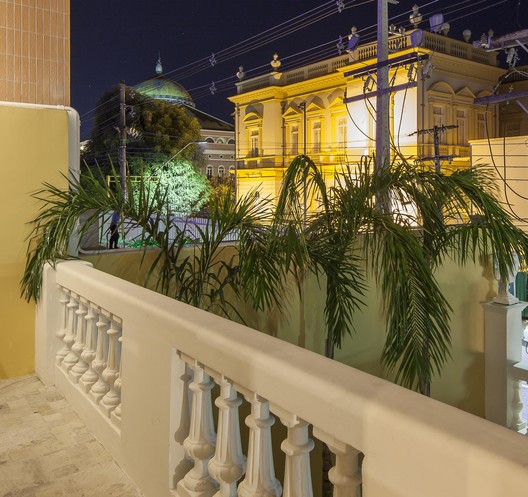 Hotel em Manaus / AMZ Arquitetos - Janela, Fachada, Corrimão, Balcão