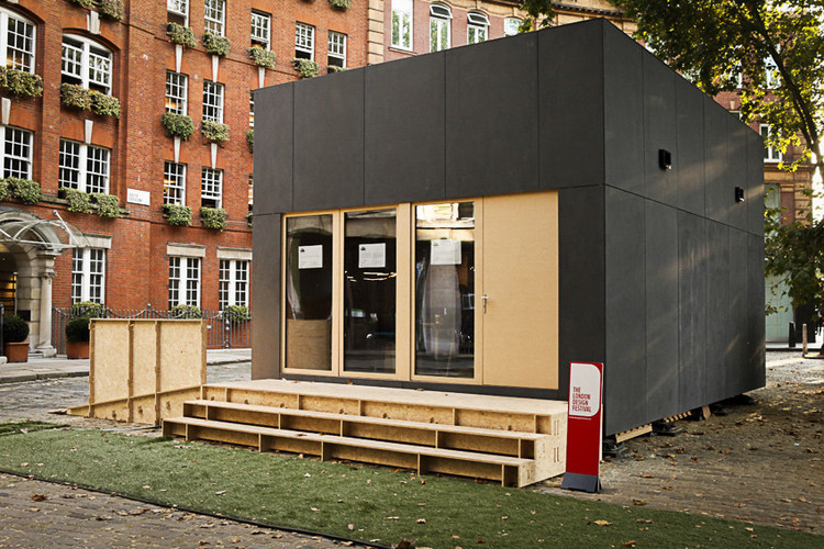 Um projeto WikiHouse de 2 andares construído em 2014 para o London Design Festival . Image © Margaux Carron www.margauxcarron.com