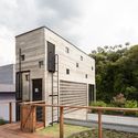 Casa VPJC / Ar:Co Arquitetura Cooperativa - Casas, Porta, Fachada, Cerca, Corrimão