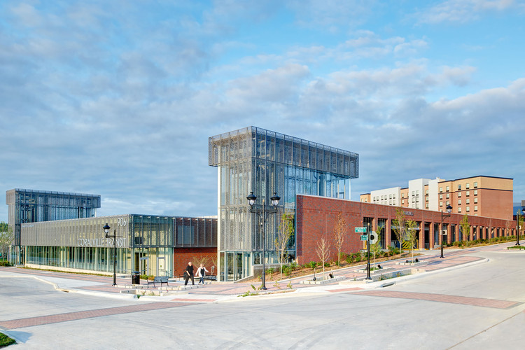 Coralville Intermodal Facility / Neumann Monson Architects - Facade