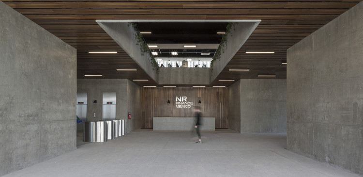 Nissan Renault Finance Mexico / Dellekamp Arquitectos - More Images