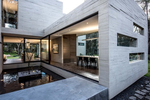 Tips For Using Exposed Concrete in Architecture Tips For Using Exposed Concrete in Architecture - Image 10 of 14