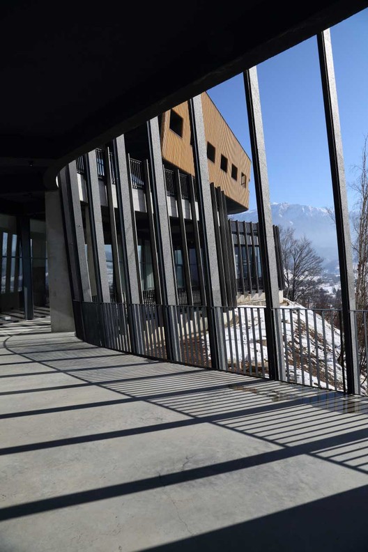 Hotel M Gallery  / Ahaknap + Saaha - Column, Handrail