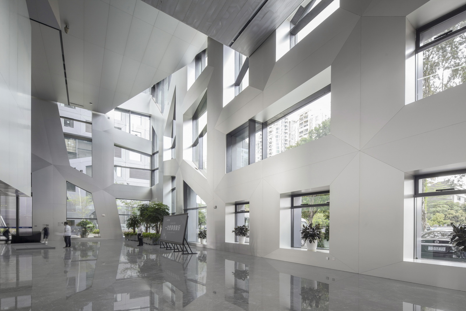 画廊 深圳中广核大厦 / 孟岩｜都市实践 - 5