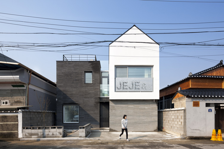 JEJE Guesthouse / skimA - Imagem 1 de 23