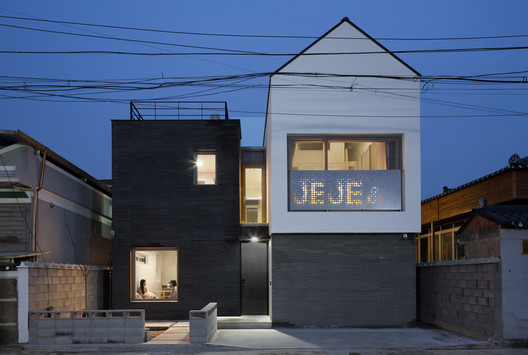 JEJE Guesthouse / skimA JEJE Guesthouse / skimA - Imagem 6 de 23