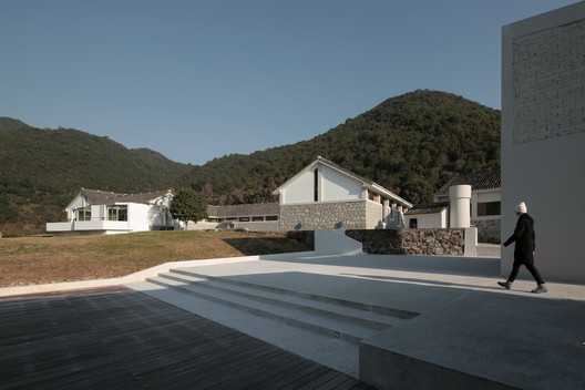 Resort MIYA | LOSTVILLA Huchen Barn / Ares Partners - Imagen 8 de 29