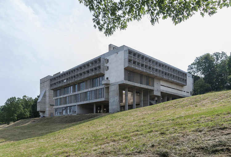 Supreme Court Justice Stephen Breyer: "To Understand a Building, Go There, Open your Eyes, and Look!"  - Image 7 of 15