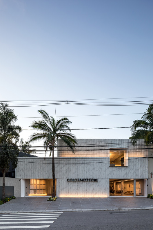 Colormixstore / Basiches Arquitetos Associados - Fachada