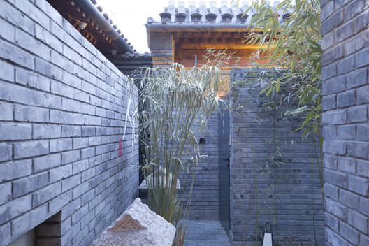 Casa dos Dez Pátios / Atelier ZAI - Imagem 6 de 24