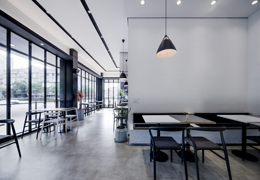 ITAFE Coffee & Drinking Store / daylab studio - Imagem 8 de 24