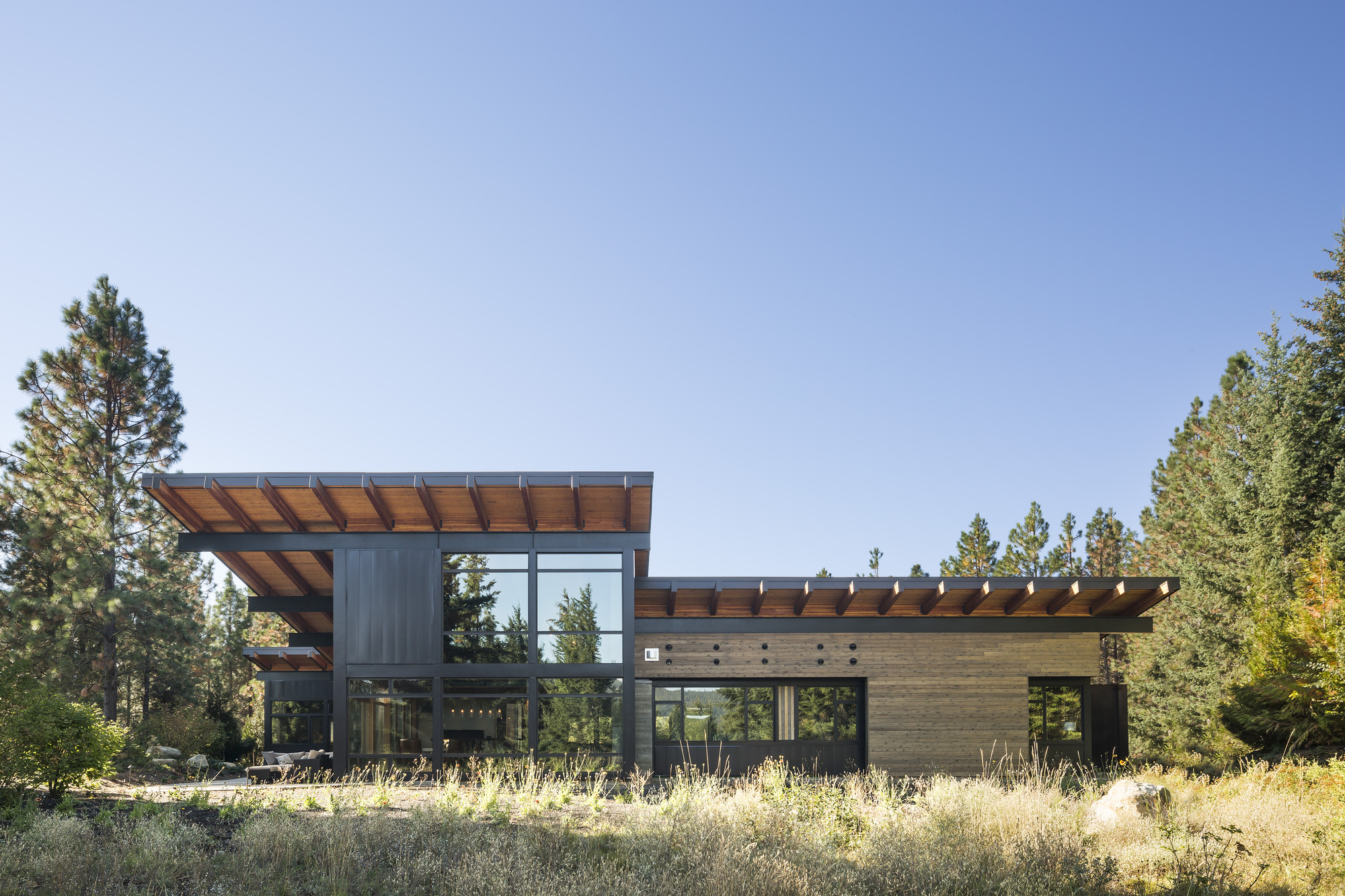 Gallery of Tumble Creek Cabin / Coates Design: Architecture + Interiors ...