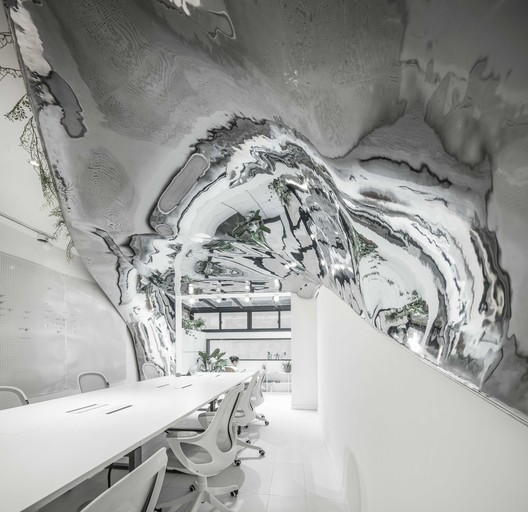L&M Design Lab / L&M DESIGN LAB L&M Design Lab / L&M DESIGN LAB - Imagem 1 de 28