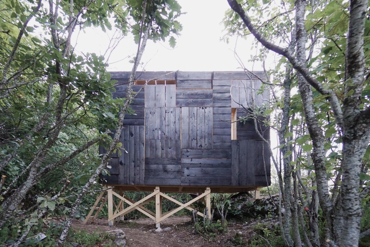 The Fortified Cavern / Clara Copiglia + Benjamin Lagarde + Tim Cousin - Door, Forest, Windows