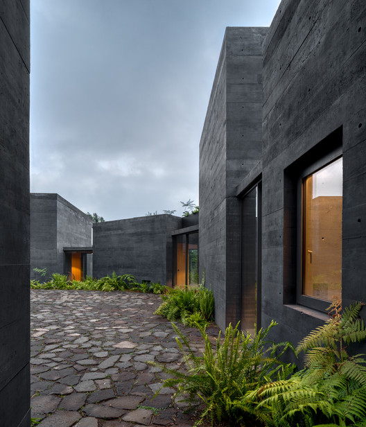 Casa Bruma / Fernanda Canales + Claudia Rodríguez - Ventanas, Fachada