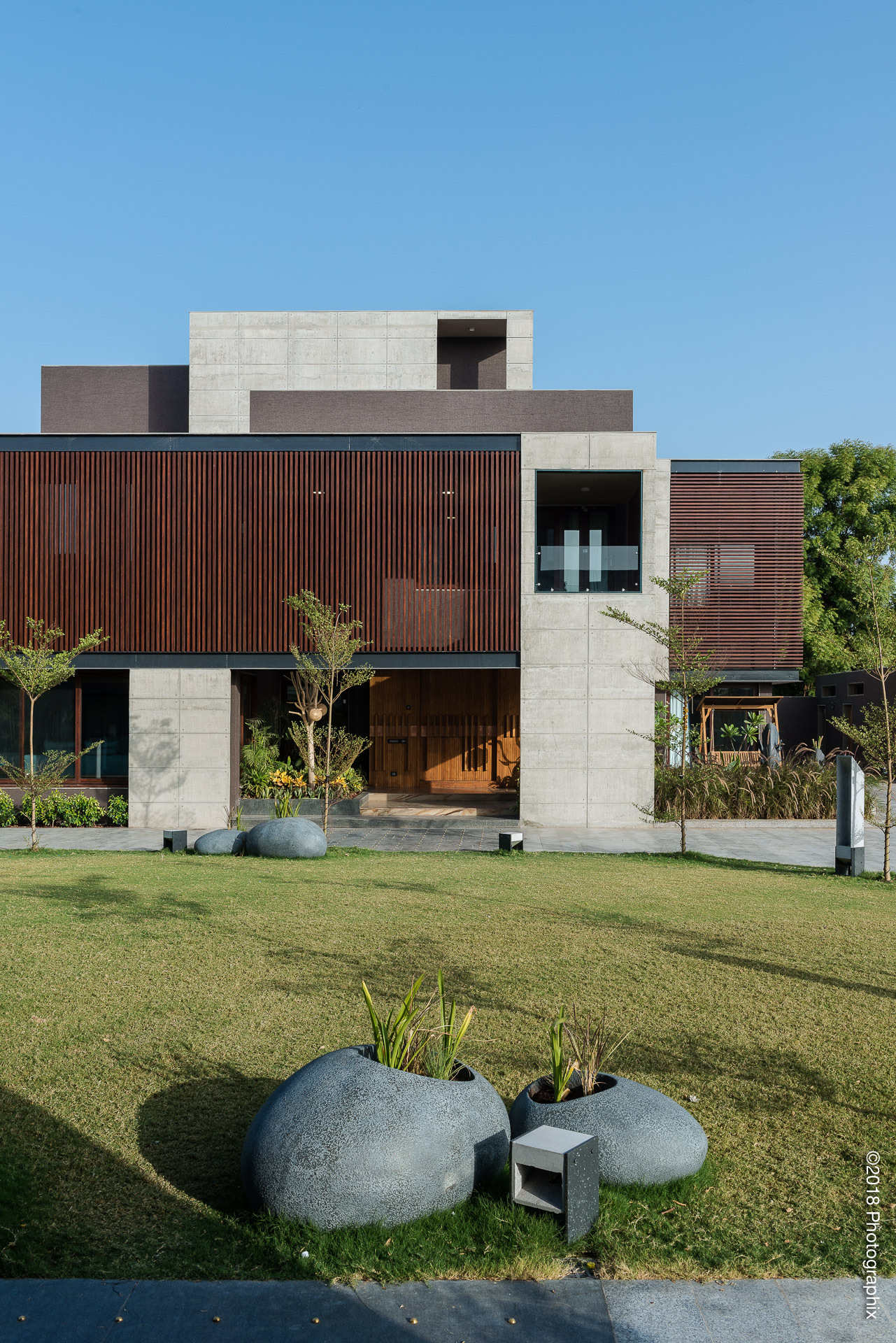 Screen house. Suns house компьютеры.