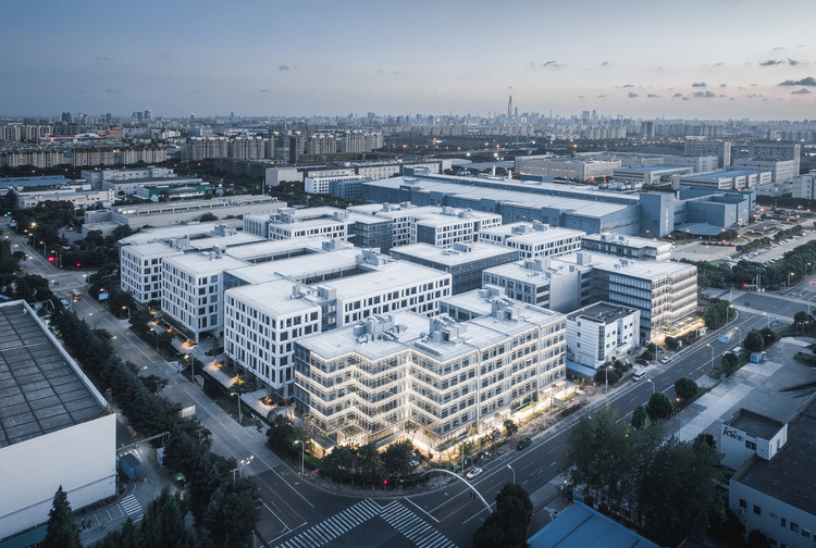 Shanghai WaiGaoQiao NO.1 Free Trade Area Industrial Park / DESHIN Architecture & Planning - Windows, Cityscape