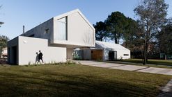 Residência Unifamiliar CM / Además arquitectura