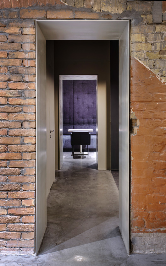 Pivna Duma / 2B.group - Door, Brick, Bench, Facade, Concrete, Windows, Arch