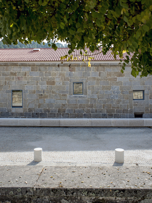 Rehabilitación Nave Lateral del Monasterio de San Clodio / OLAestudio - Ladrillo, Fachada, Ventanas