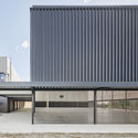 Pabellón Deportivo Municipal de Vila-Seca / NAM Arquitectura - Remodelaciones, Fachada, Cierros