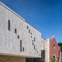 Palacio de la Música / Alejandro Medina Arquitectura + Reyes Ríos + Larraín arquitectos + Muñoz arquitectos + Quesnel arquitectos - Fachada, Bancas, Ventanas