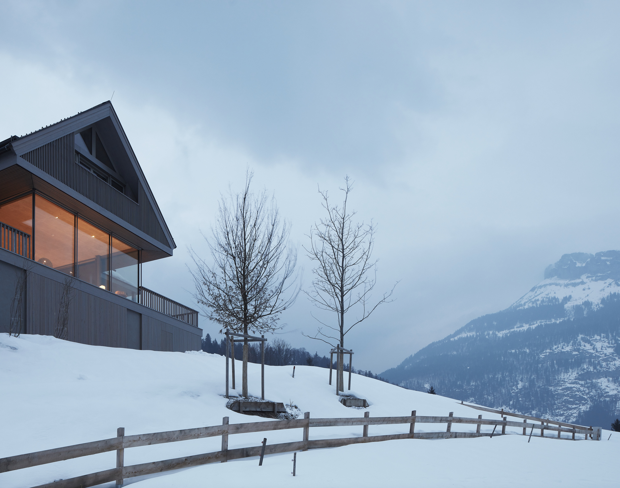 House Between the Mountains / Gangoly & Kristiner Architekten