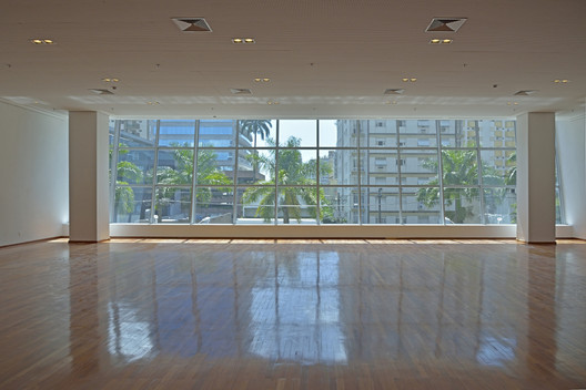 Banco do Brasil Athletic Association Headquarters / Costa e Macedo Arquitetos - Image 4 of 17