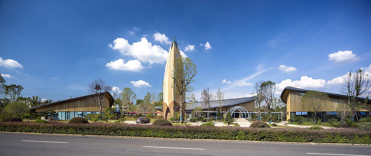 Linxiang All-for-One Tourism Service Center & International Float Fishing Park / Shanyin Design - More Images