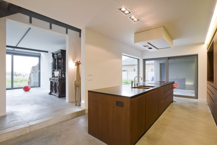 House DSA / MarS Architecten - Countertop, Sink, Door, Kitchen, Windows, Beam, Chair