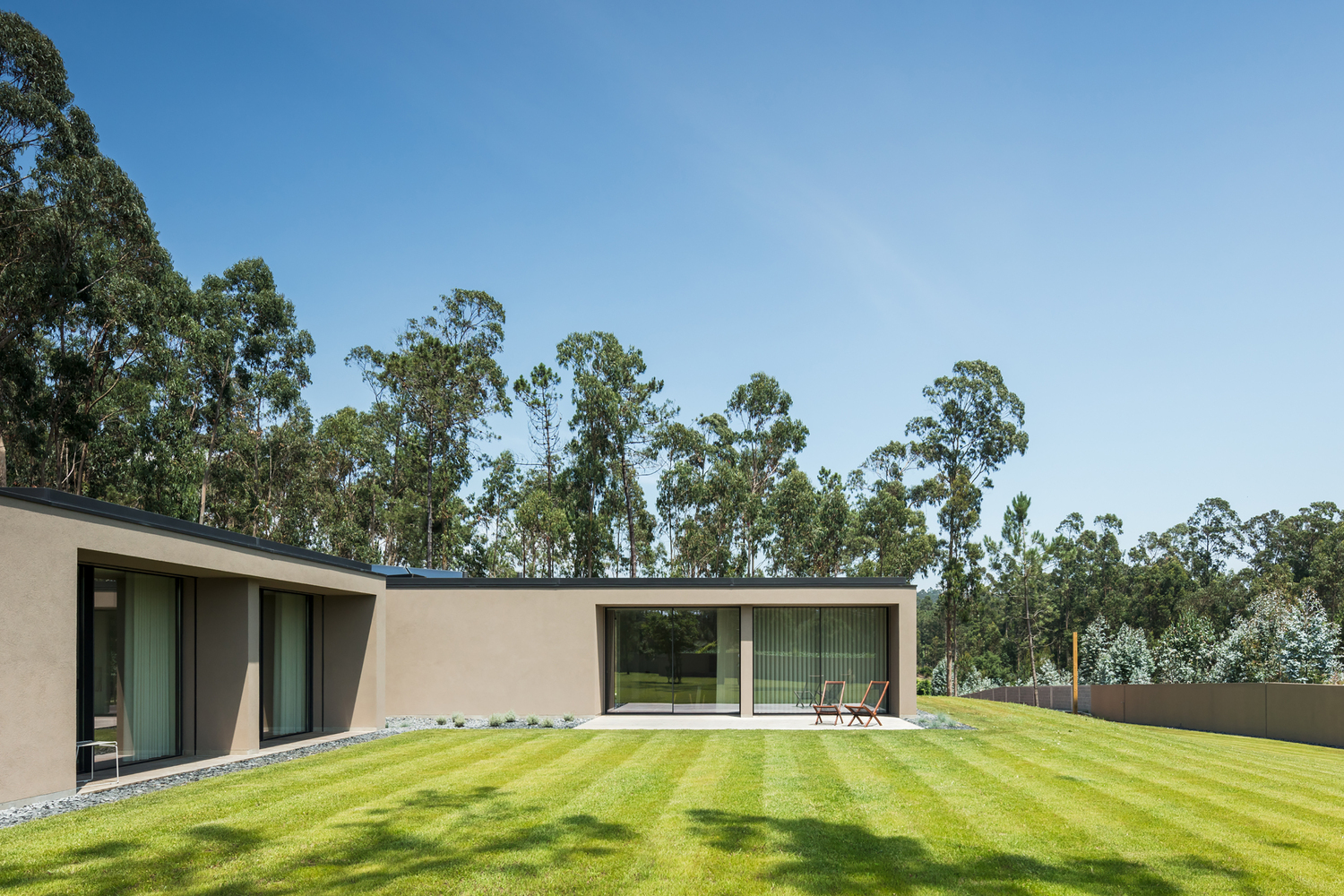 Casa Rio Mau / Raulino Silva - Jardim, Fachada, Porta