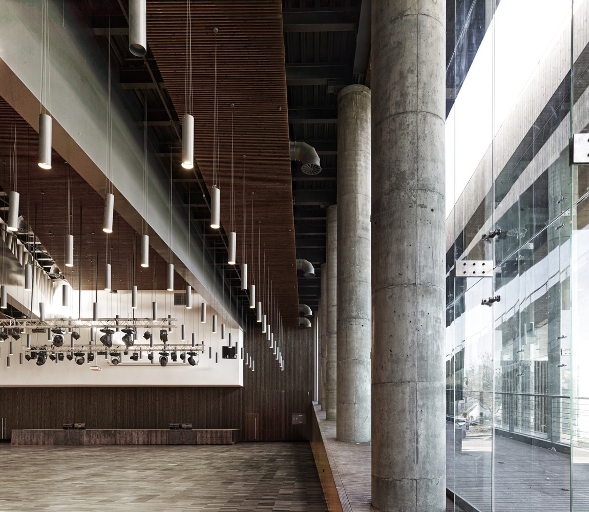 Galería de Centro Cultural 50 ejemplos en sección y planta 126