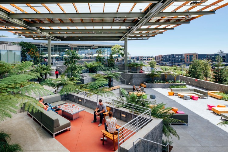 Facebook Expands Menlo Park Headquarters with MPK 21 Building by Gehry Partners - Featured Image