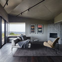 Oikos Breakneck Gorge / Robert Nichol and sons - Houses, Deck, Beam, Facade, Chair, Table