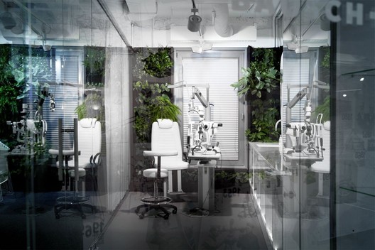 Salas de espera, habitaciones, recepciones y patios en arquitectura hospitalaria: 43 ejemplos notables - Imagen 28 de 44