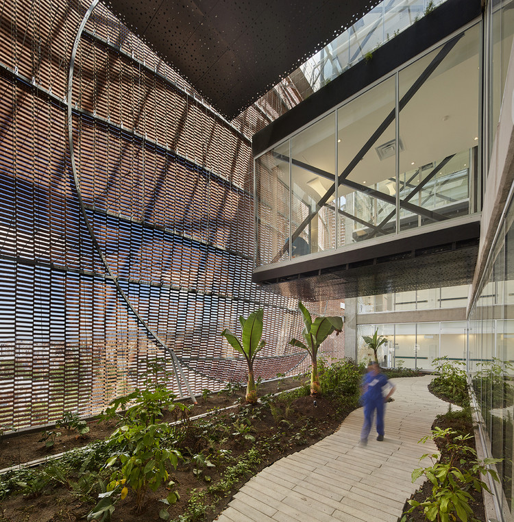 Salas de espera, habitaciones, recepciones y patios en arquitectura hospitalaria: 43 ejemplos notables - Imagen 3 de 44