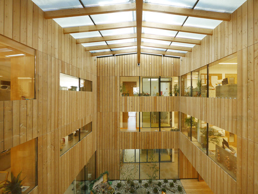 Salas de espera, habitaciones, recepciones y patios en arquitectura hospitalaria: 43 ejemplos notables - Imagen 17 de 44