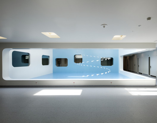 Salas de espera, habitaciones, recepciones y patios en arquitectura hospitalaria: 43 ejemplos notables - Imagen 20 de 44