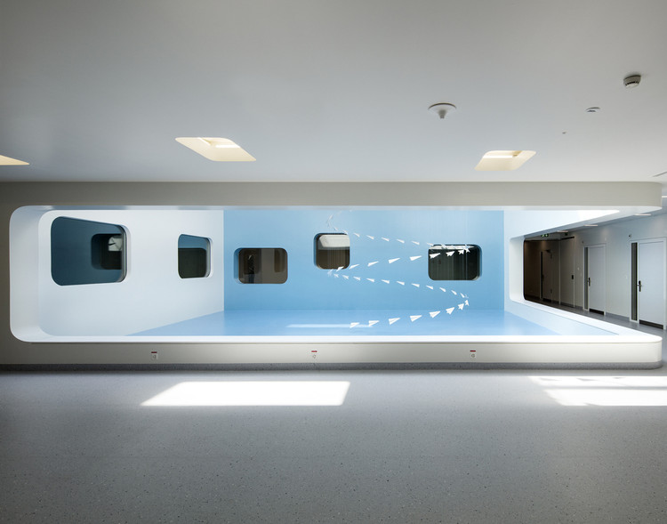 Salas de espera, habitaciones, recepciones y patios en arquitectura hospitalaria: 43 ejemplos notables - Imagen 20 de 44