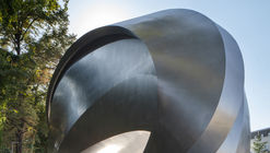 扎哈事务所跨界新作‘伦敦广告牌’，弯曲数字屏幕开启新形式