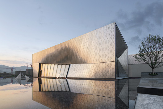 Yuanlu Community Center / Challenge Design Yuanlu Community Center / Challenge Design - Image 3 of 57
